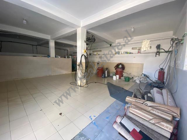 Warehouse and commercial space&nbsp;for rent in Elbasani Street in Sauk, Tirana.

It has a land ar